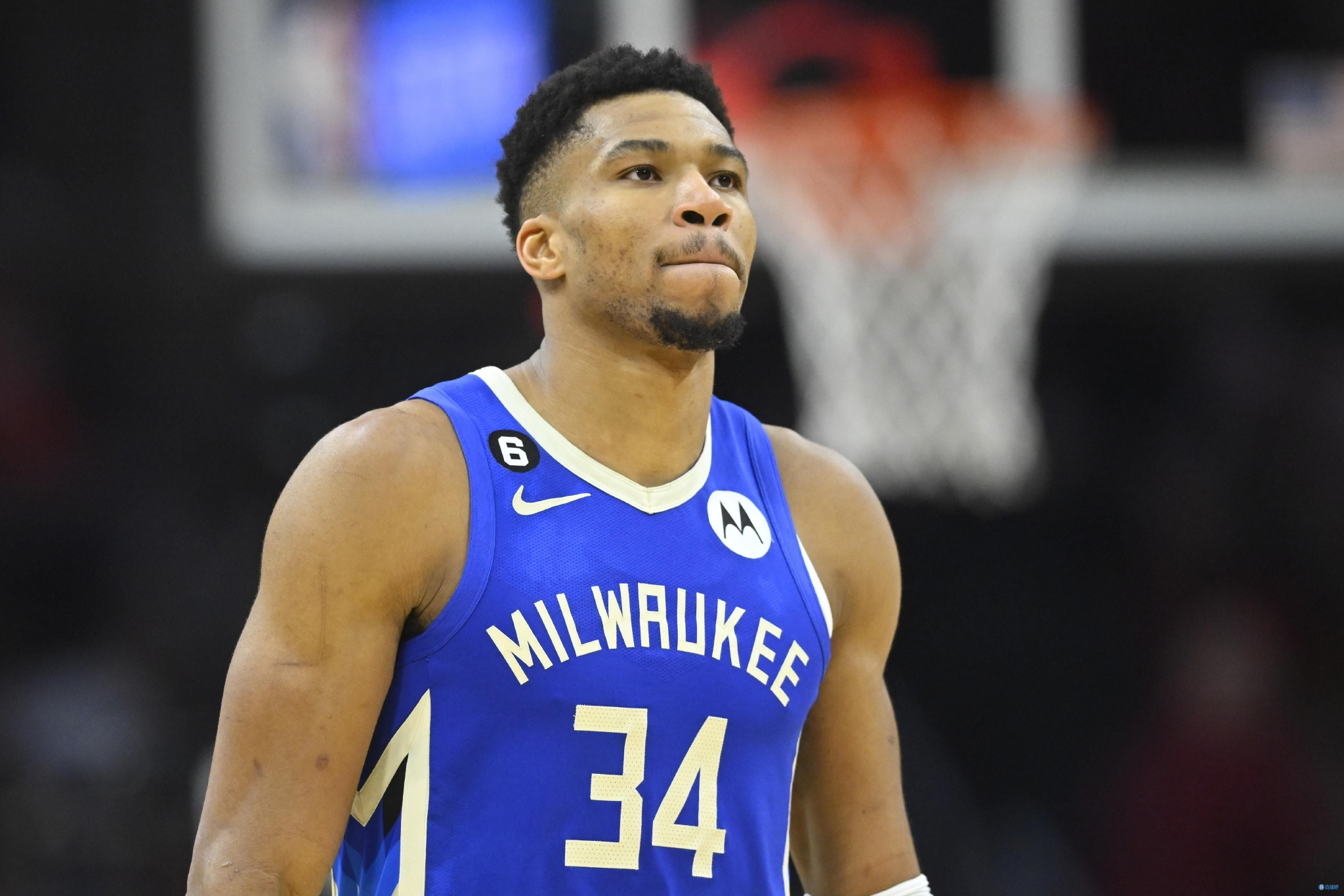 雄鹿完胜掘金，波尔津吉斯完成帽子戏法的简单介绍